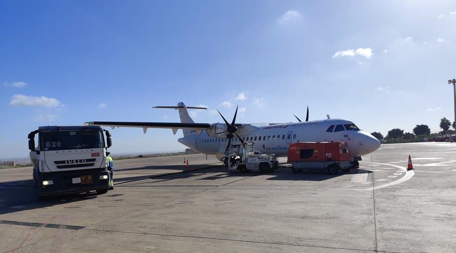 Imbroda busca mejorar la conectividad aérea de Melilla con Air Nostrum